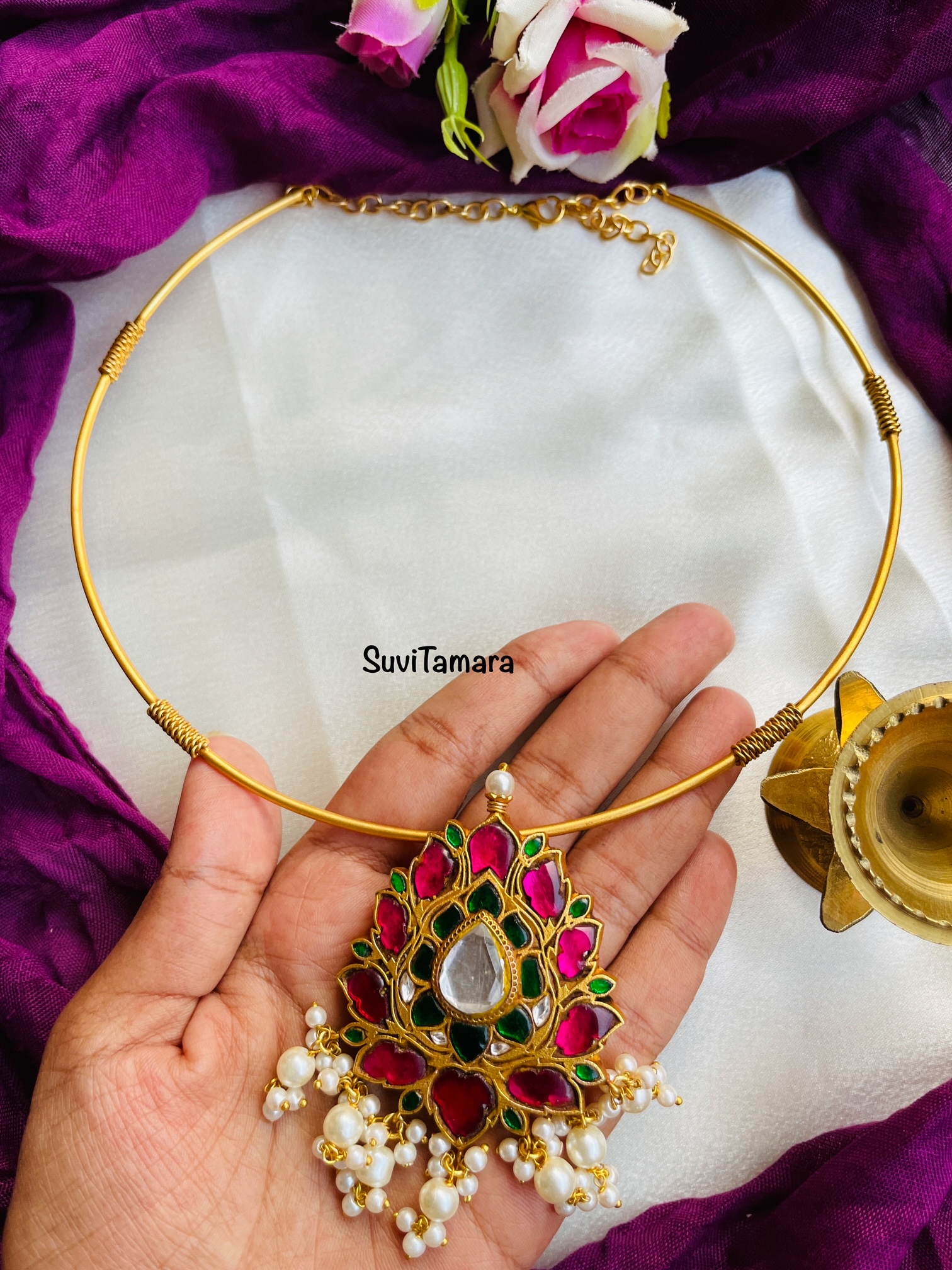 sri.balaji.jewellers.exporters - Navratan Locket with Chain